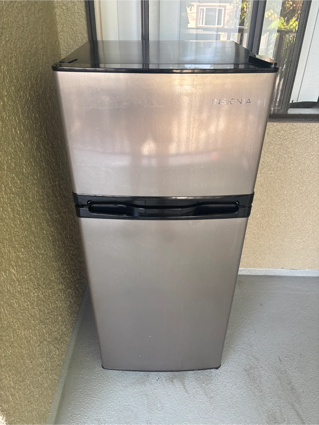 Insignia 4.5 Cu ft Compact Fridge