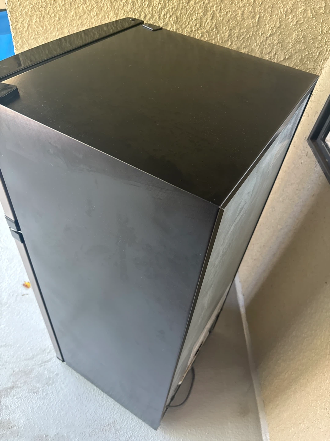 Insignia 4.5 Cu ft Compact Fridge - photo 4