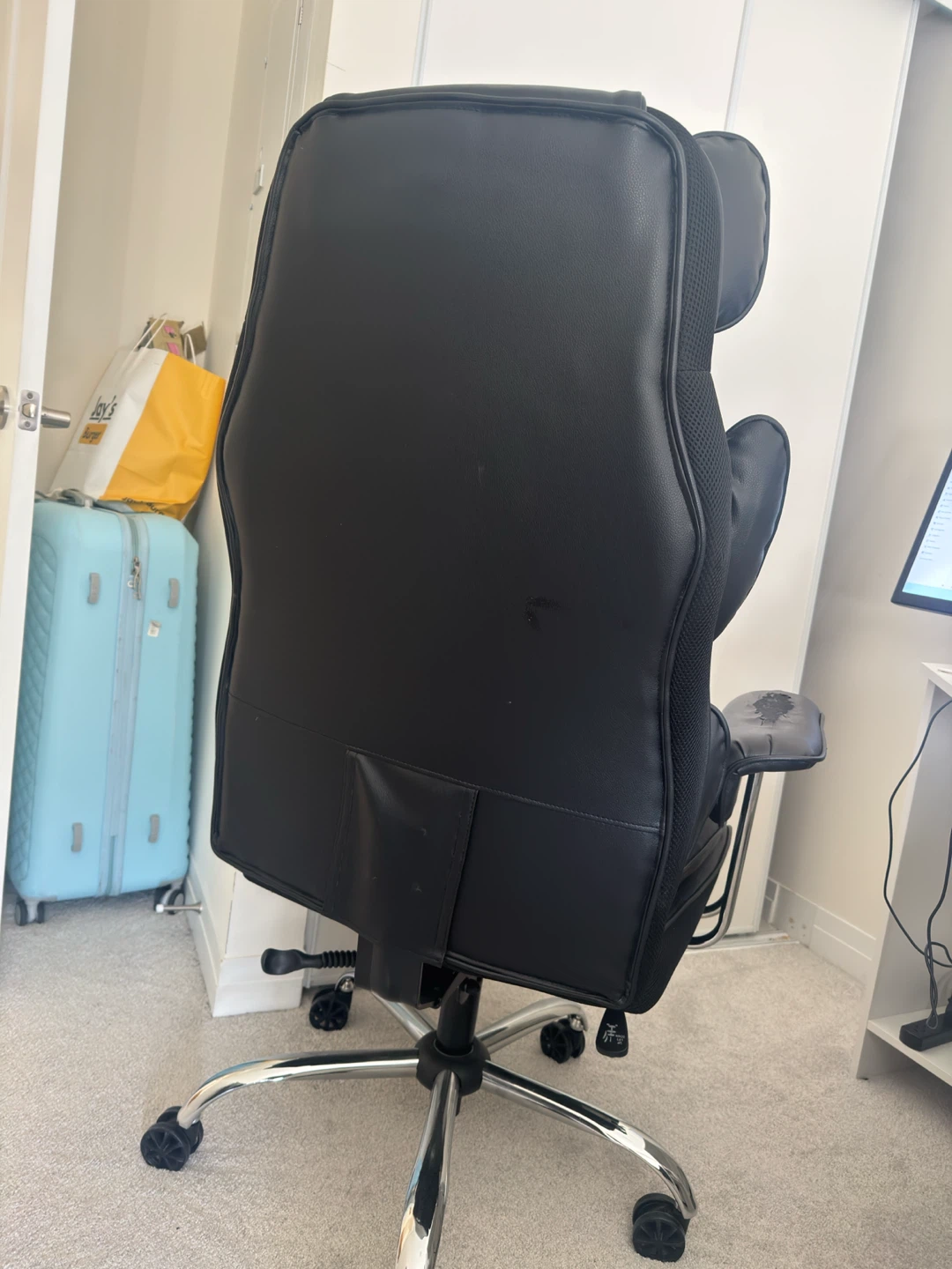 Black Gaming Office Chair - photo 2