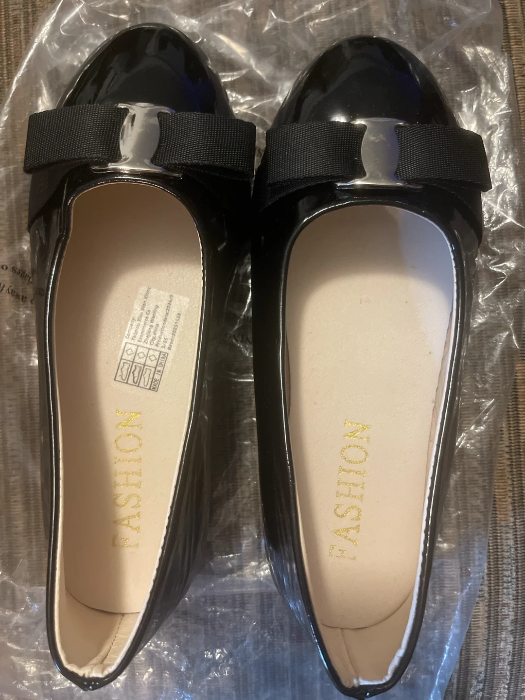 Black Patent Bow Flats Size 32 kids size