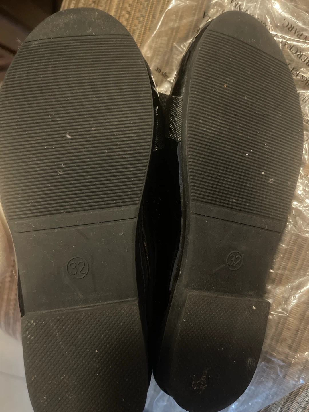 Black Patent Bow Flats Size 32 kids size - photo 2