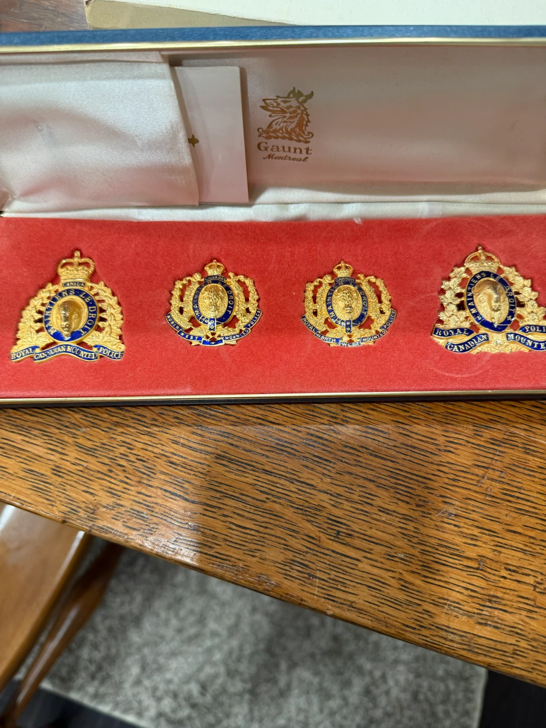 Gaunt Montreal RCMP Centennial Pin Set - photo 2