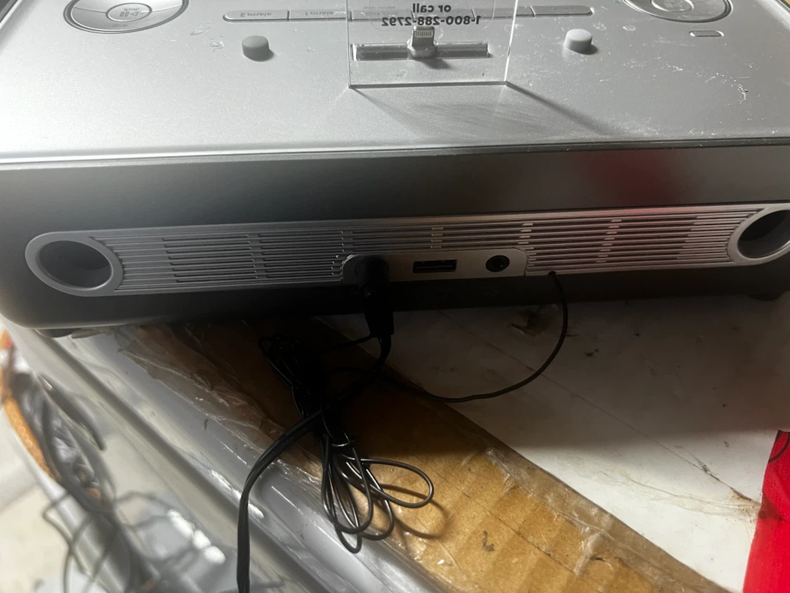 iHome Alarm Clock Radio with Dock - photo 4