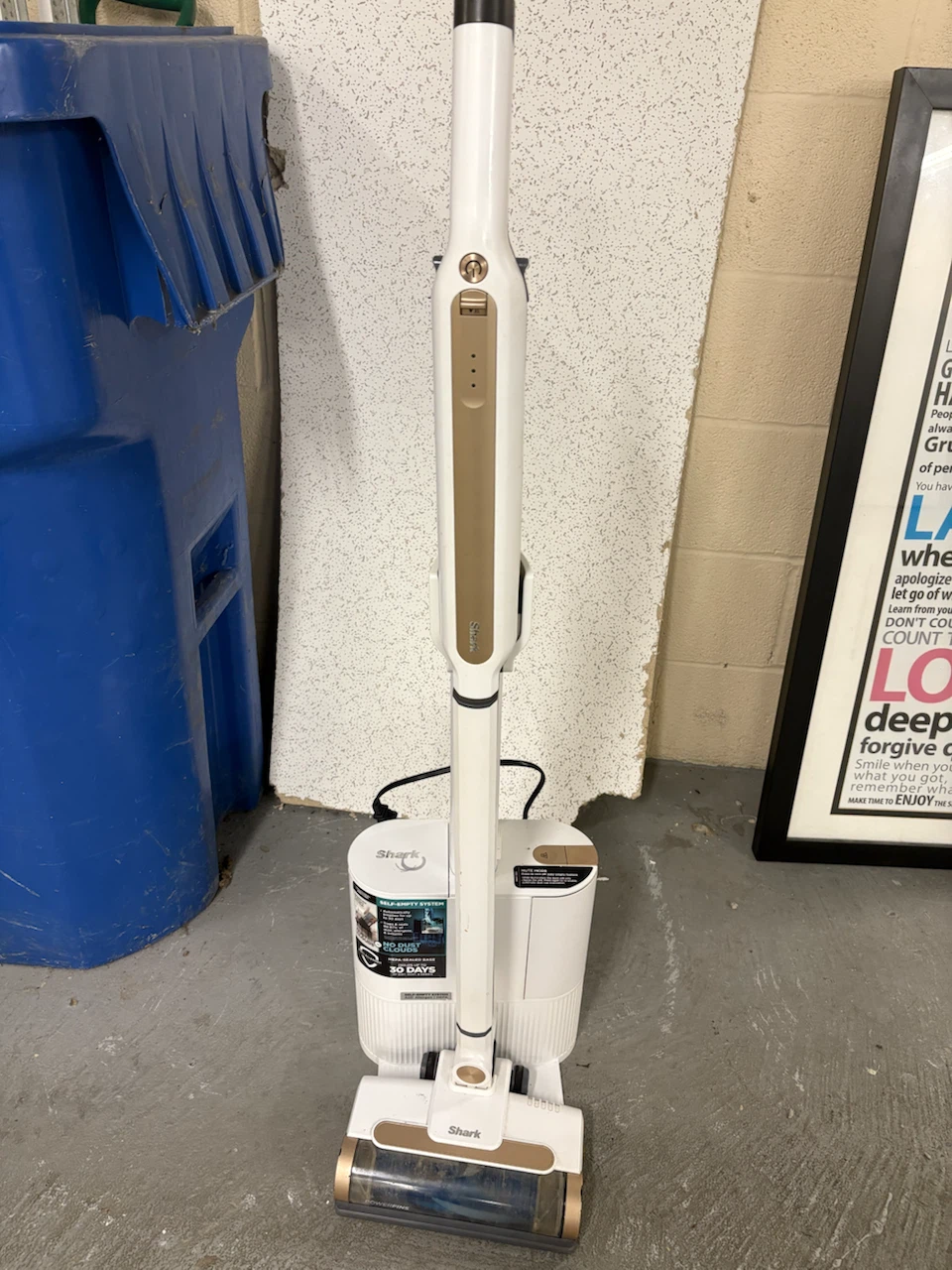 Shark Cordless Stick Vacuum with Auto-Empty Base - photo 3