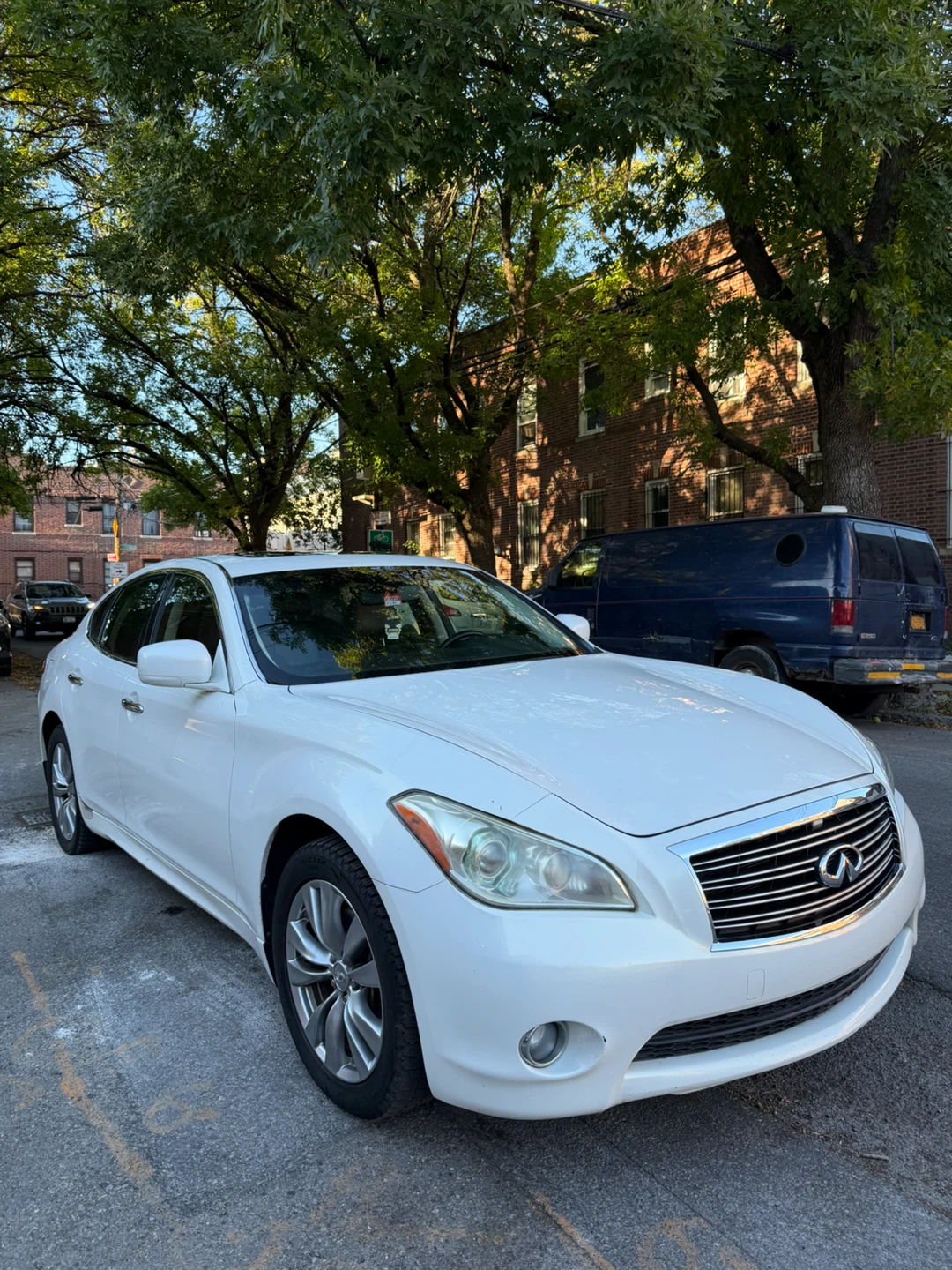 2012 Infiniti M37x Sedan - photo 2