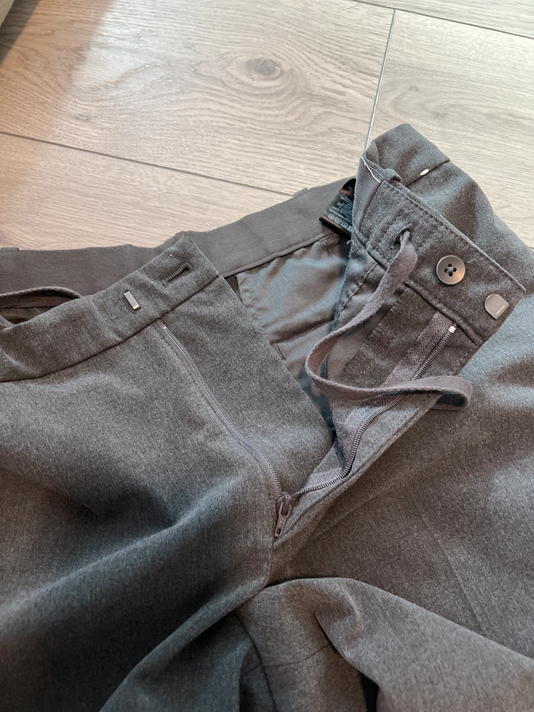 Uniqlo Men's Grey Pants- Size M (30-33) - photo 2