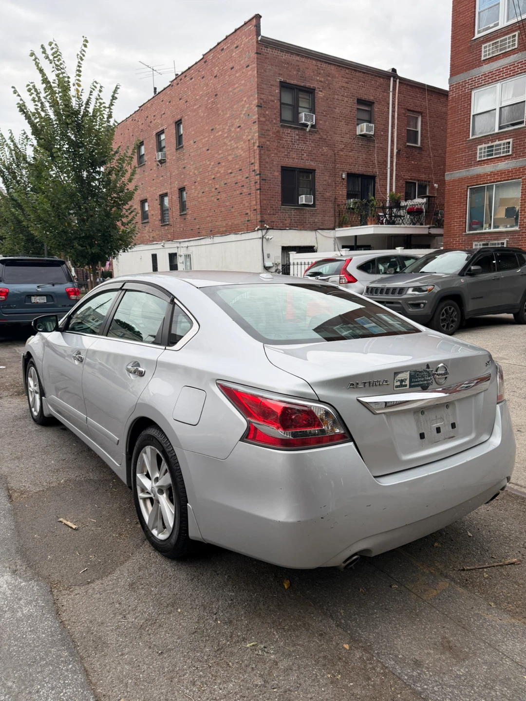 Silver Nissan Altima SV - photo 4