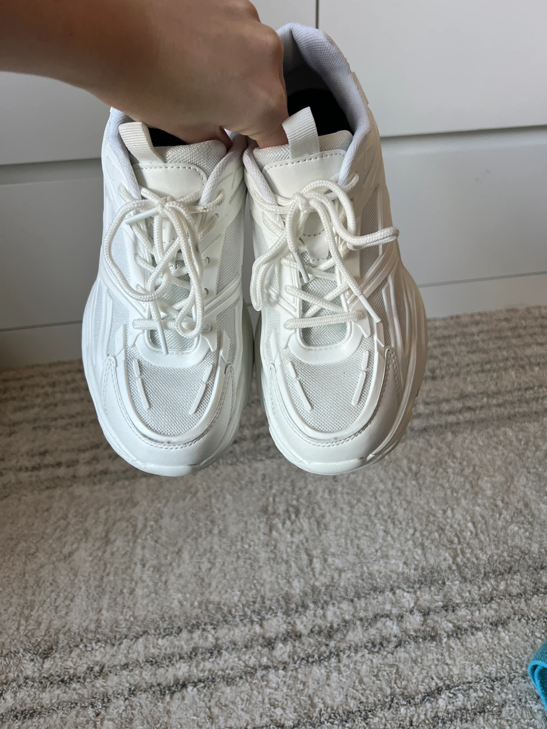 White Sneakers size 8W