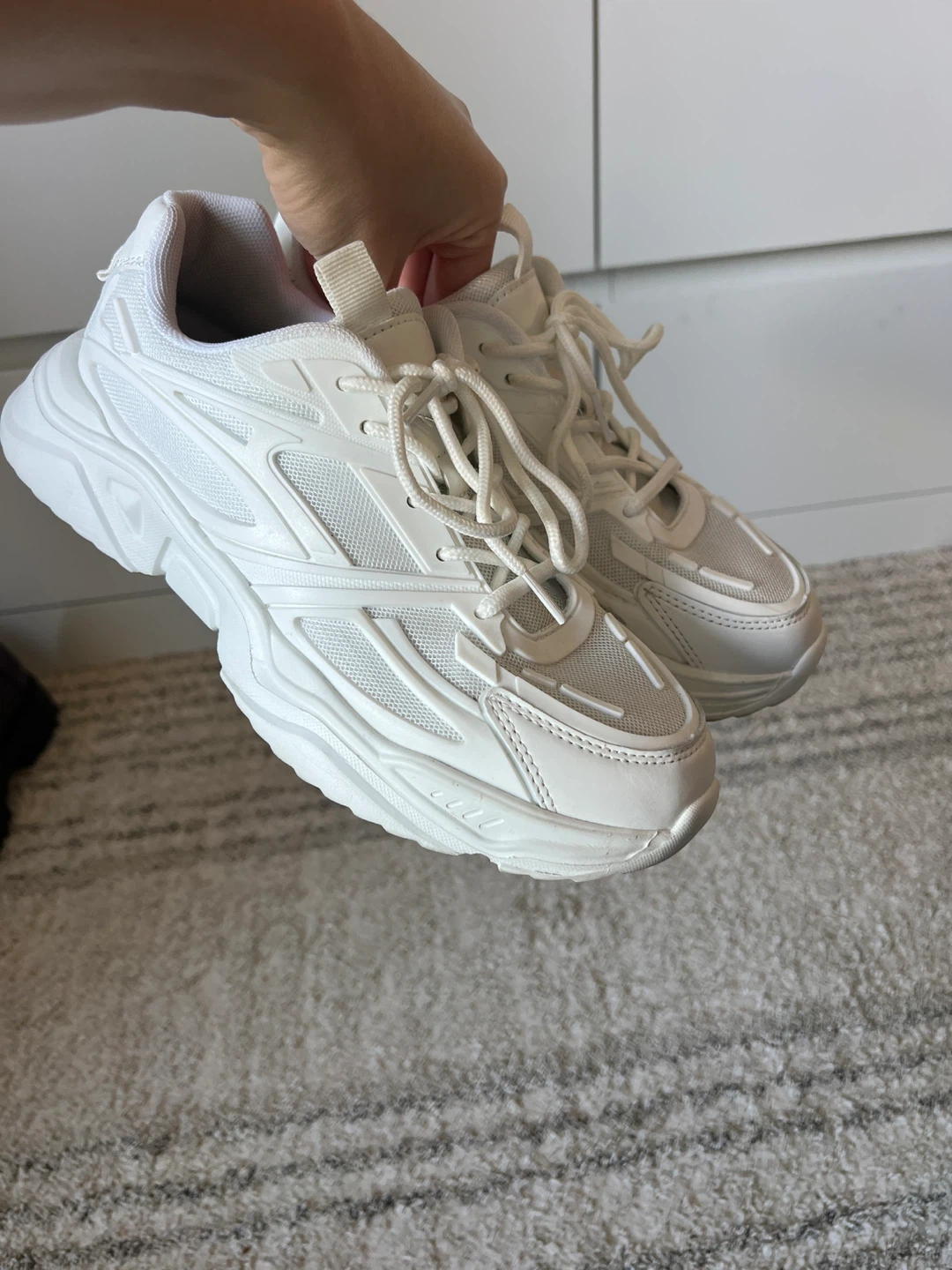 White Sneakers size 8W - photo 2