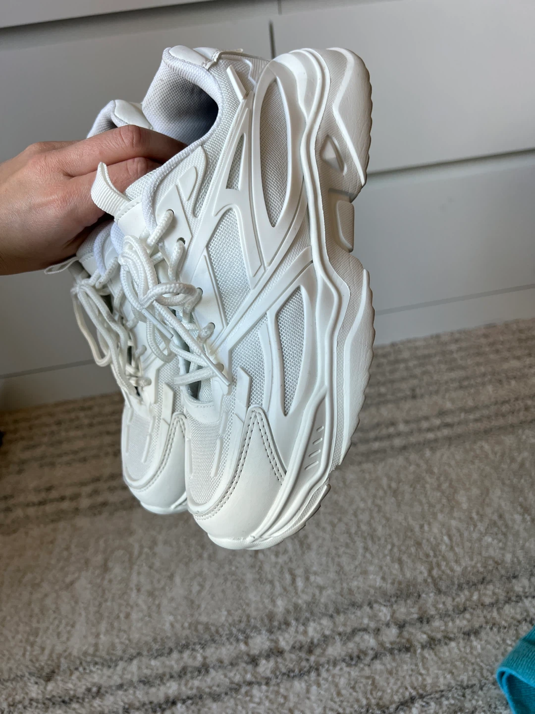 White Sneakers size 8W - photo 3