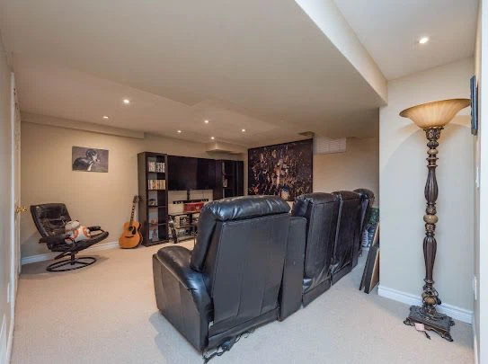 1 Bedroom Basement Argentia/Tenth Line/Derry November 1st - photo 2