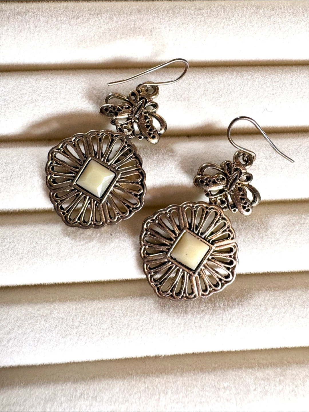 Vintage-style drop earrings