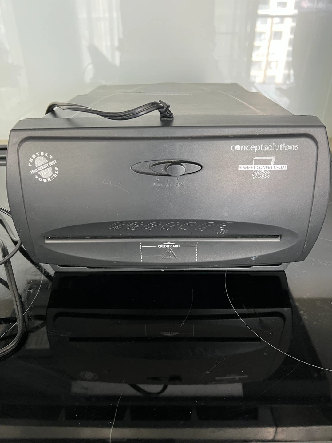 ConceptSolutions 5-Sheet Confetti-Cut Paper Shredder