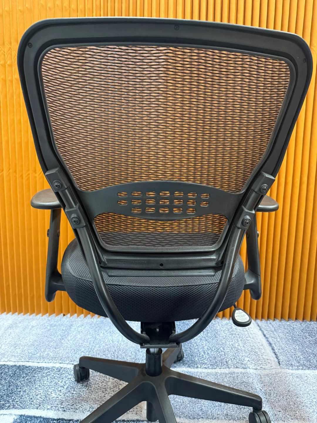 Black Mesh Office Task Chair - photo 2