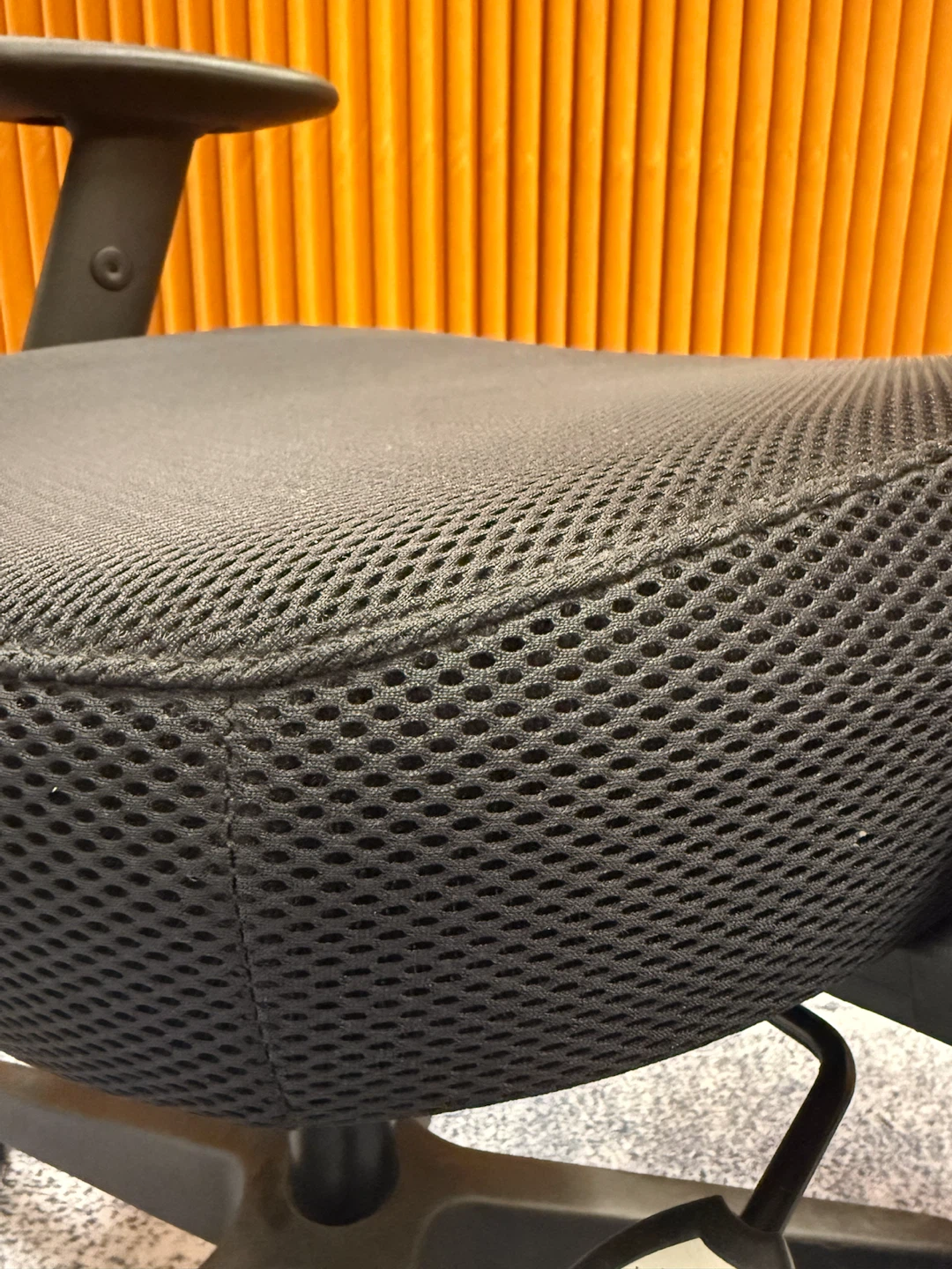 Black Mesh Office Task Chair - photo 3