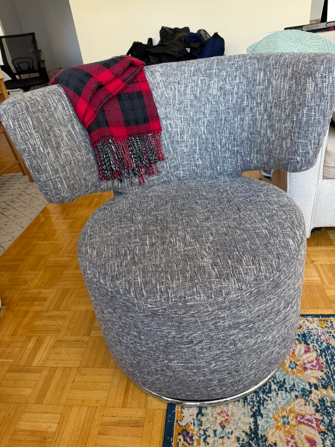 Structube Stacy Swivel Chair – Accent Chair