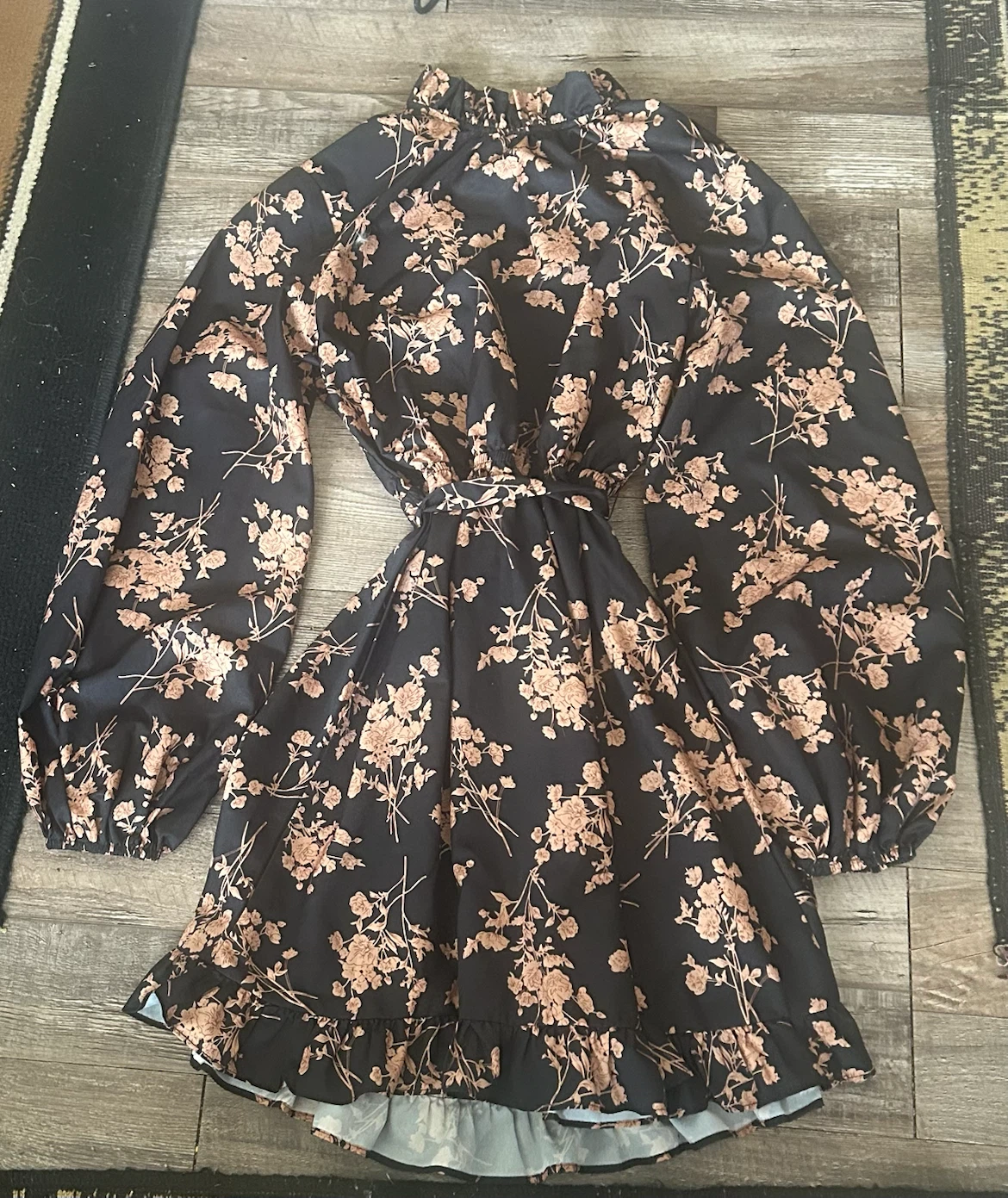 High Neck Flared Long Sleeve Printed Shorts