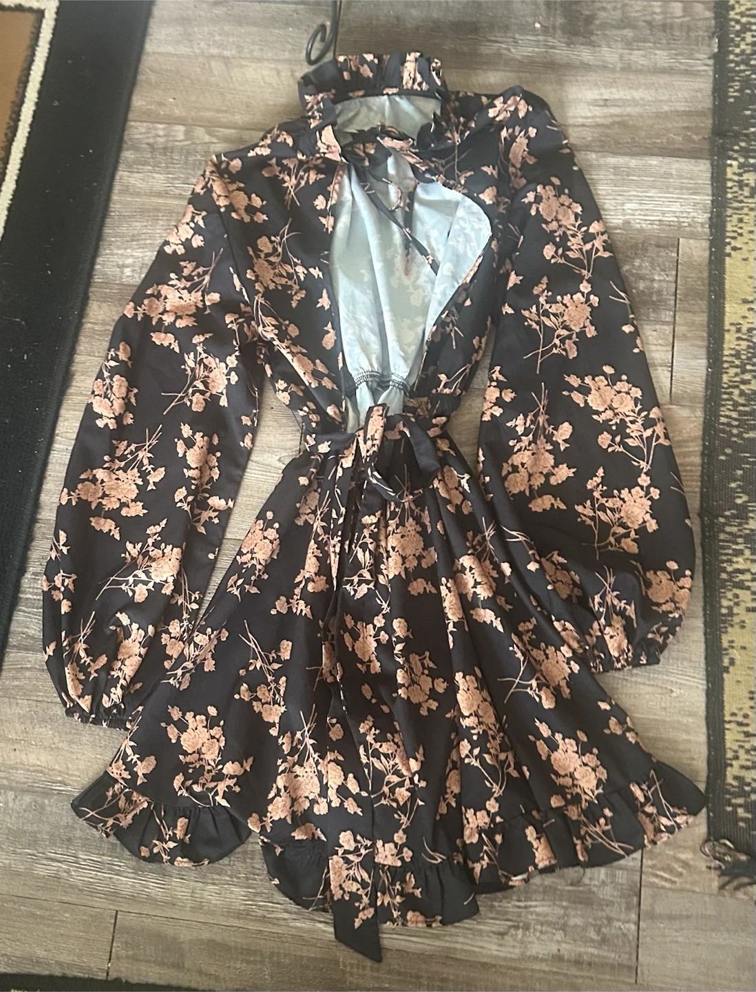 High Neck Flared Long Sleeve Printed Shorts - photo 2