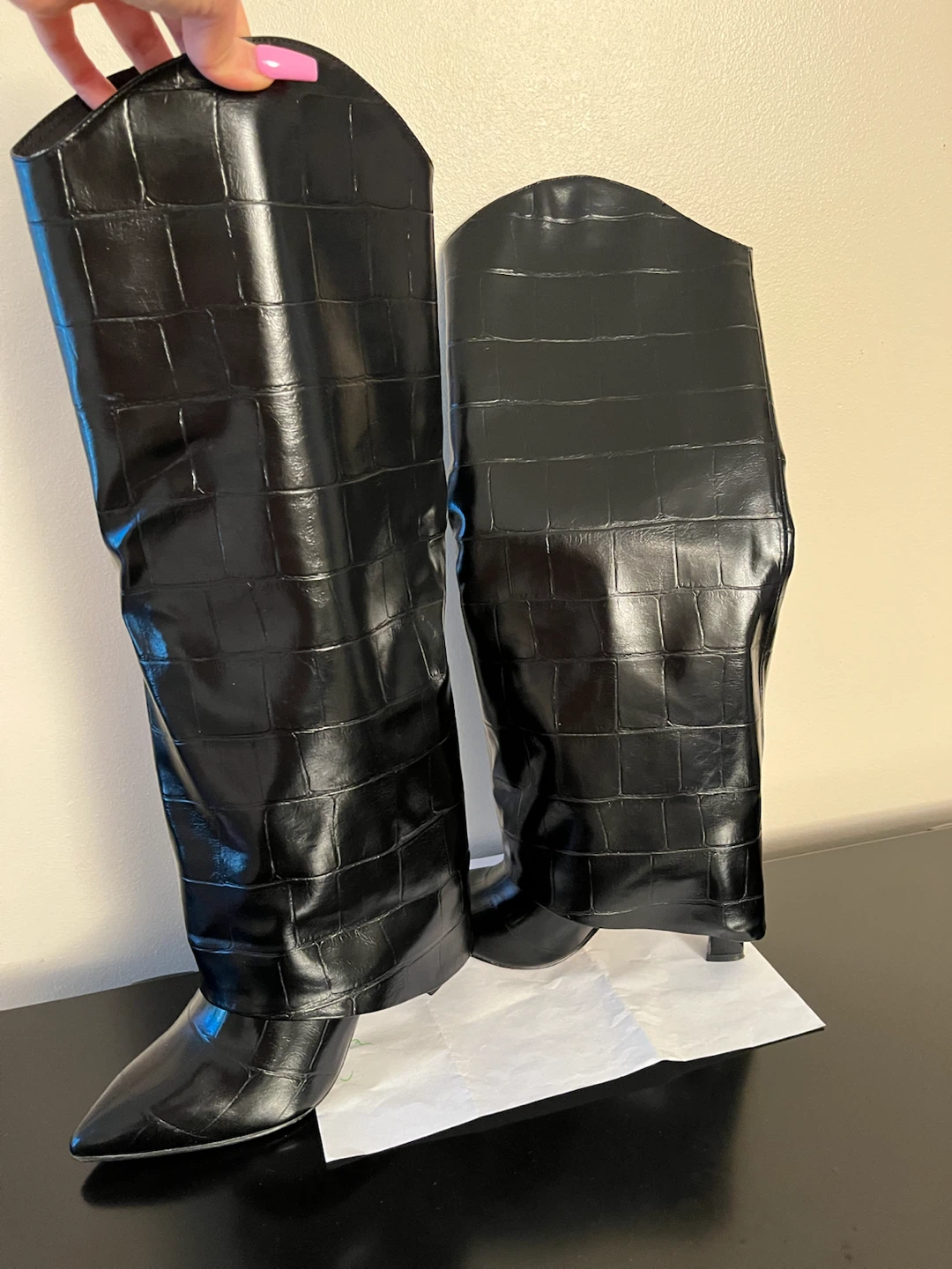 Black Crocodile Texture Knee High Boots Size 6 - photo 5