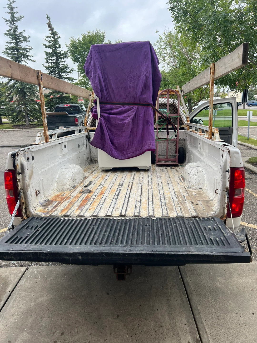 Delivery truck - photo 2