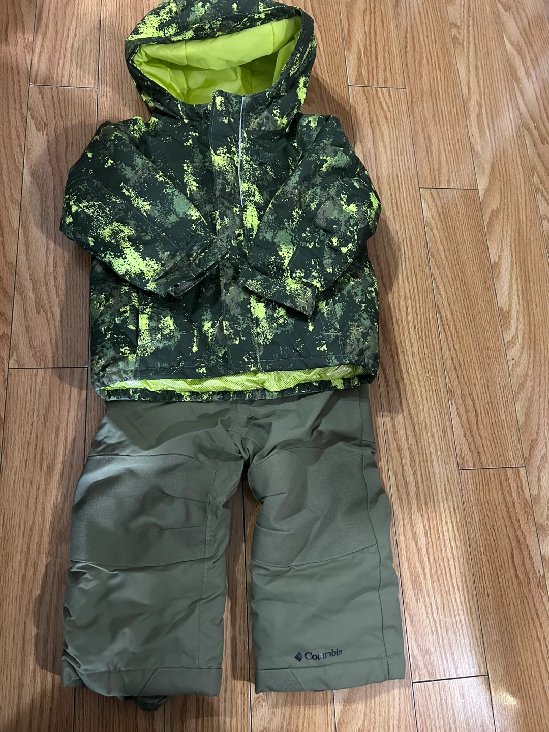 Columbia Toddler Snowsuit Size 2T - photo 3