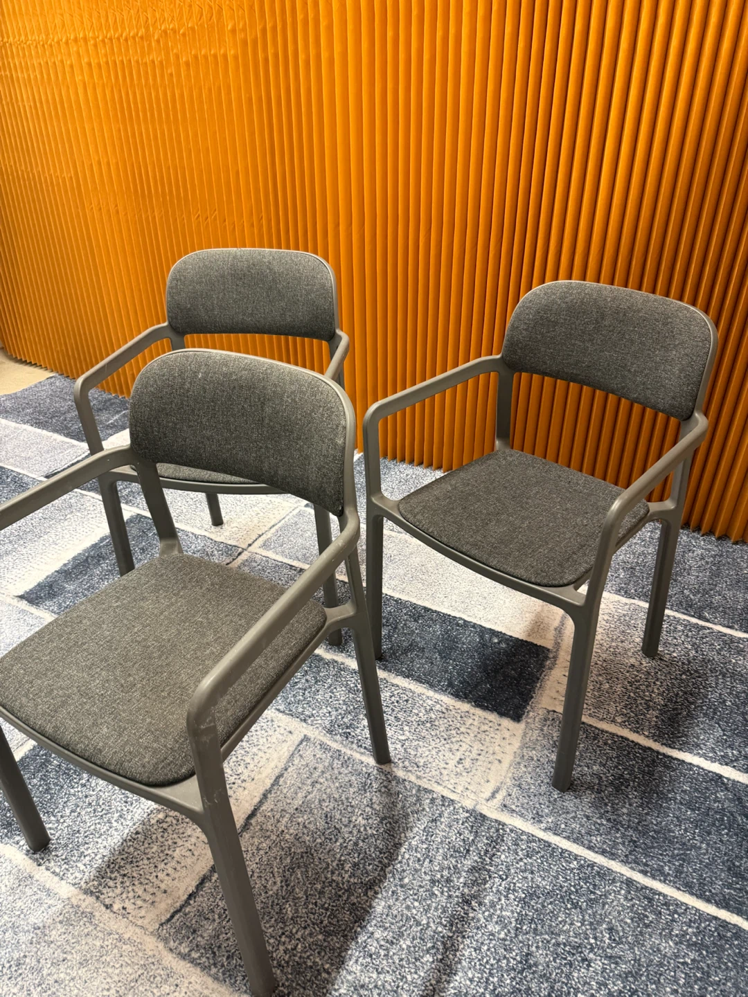 Set of 6 Plastic Grey Chairs - photo 2
