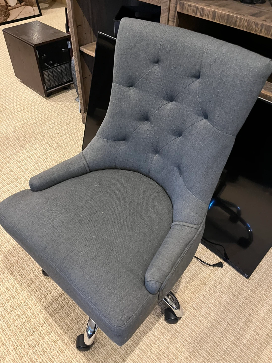 Grey Tufted Office Chair - photo 2
