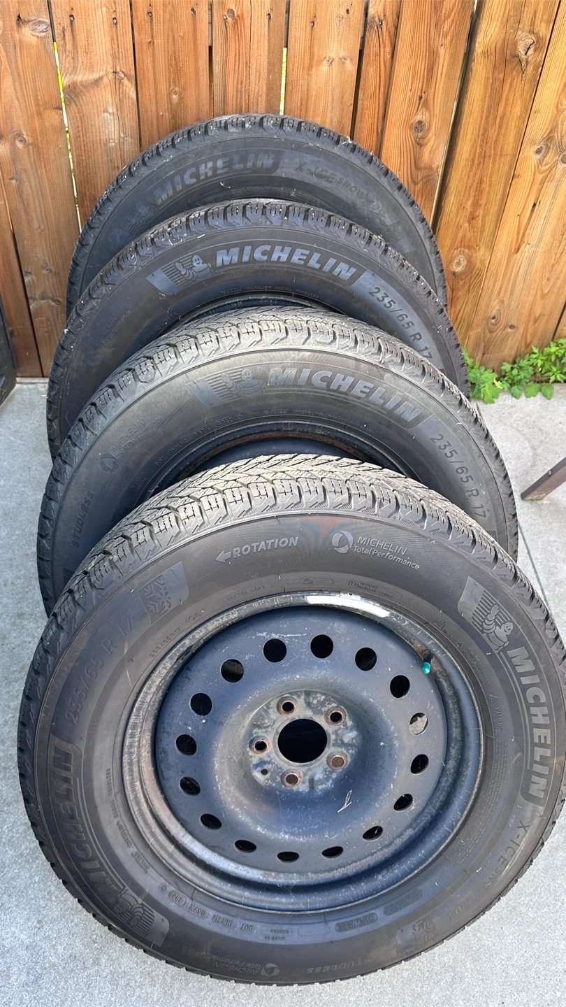 Set of 4 Michelin X-Ice Snow SUV Tires 235/65R17