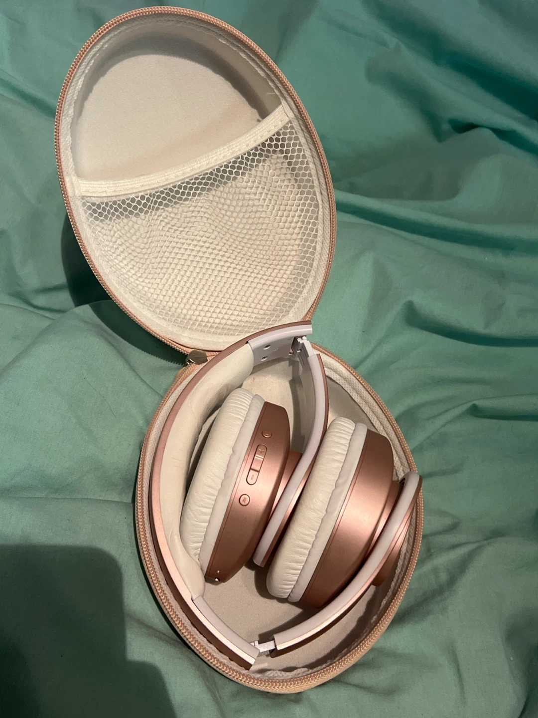 Rose Gold Bluetooth Over-ear Headphones - photo 3