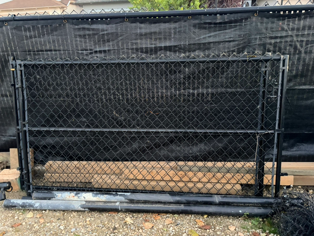 Black Chain Link Fence Swing Gate
