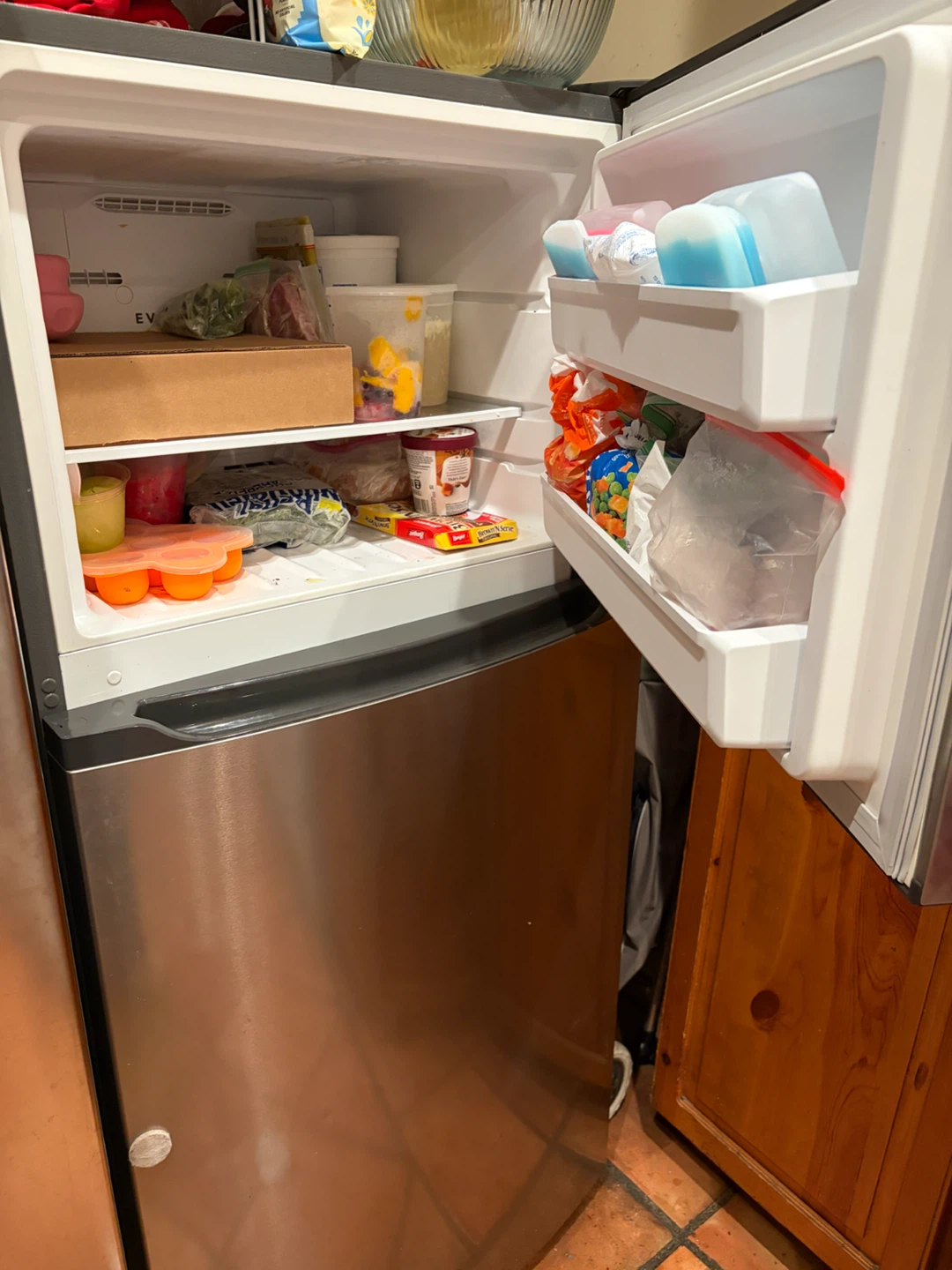 LG Top Freezer Refrigerator - photo 2