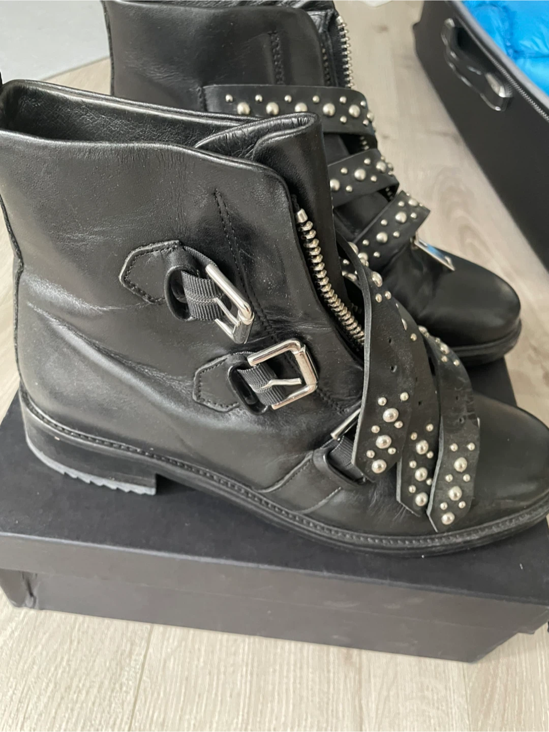 Maje black leather studded ankle boots - photo 3
