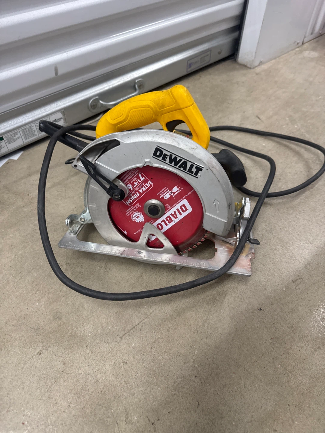 DeWalt DWE575 7 1/4" Circular Saw