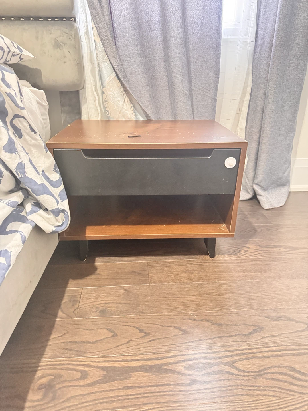 Wood Grain Nightstand with Drawer