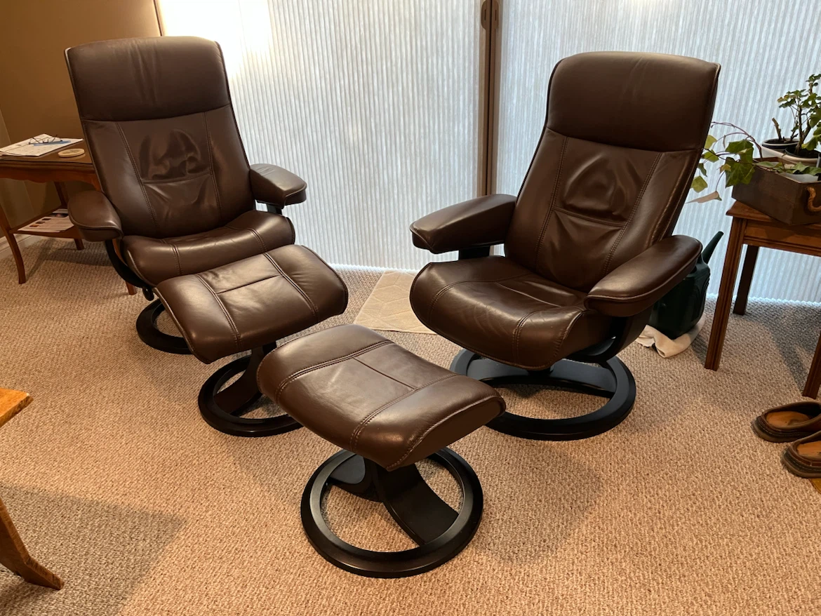 100% Leather Recliner(s) & Ottoman(s) - photo 2