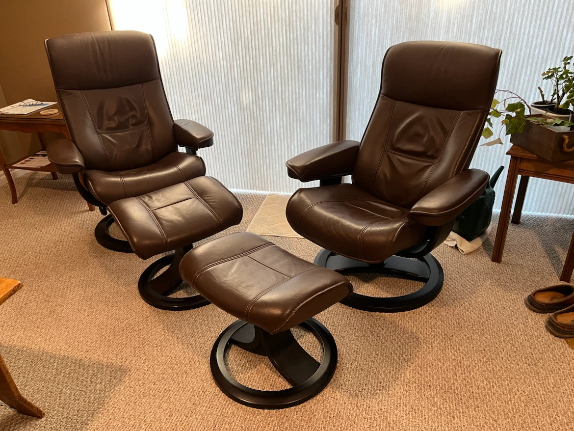 100% Leather Recliner(s) & Ottoman(s) - photo 3