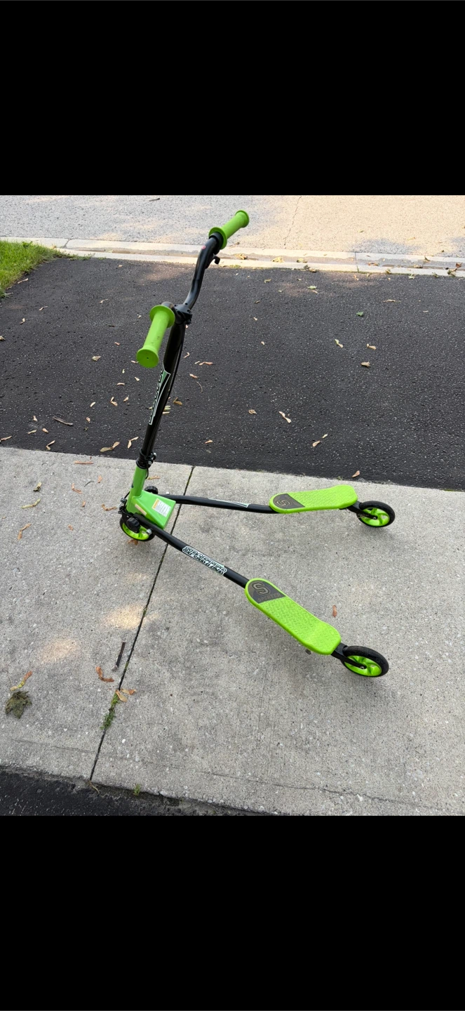 Sporter Swing Scooter - Green and Black