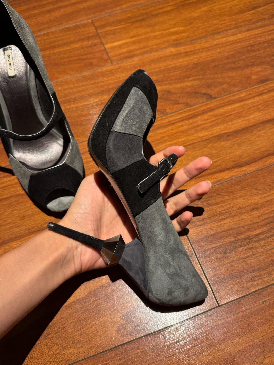Miu Miu peep-toe suede pumps - photo 4