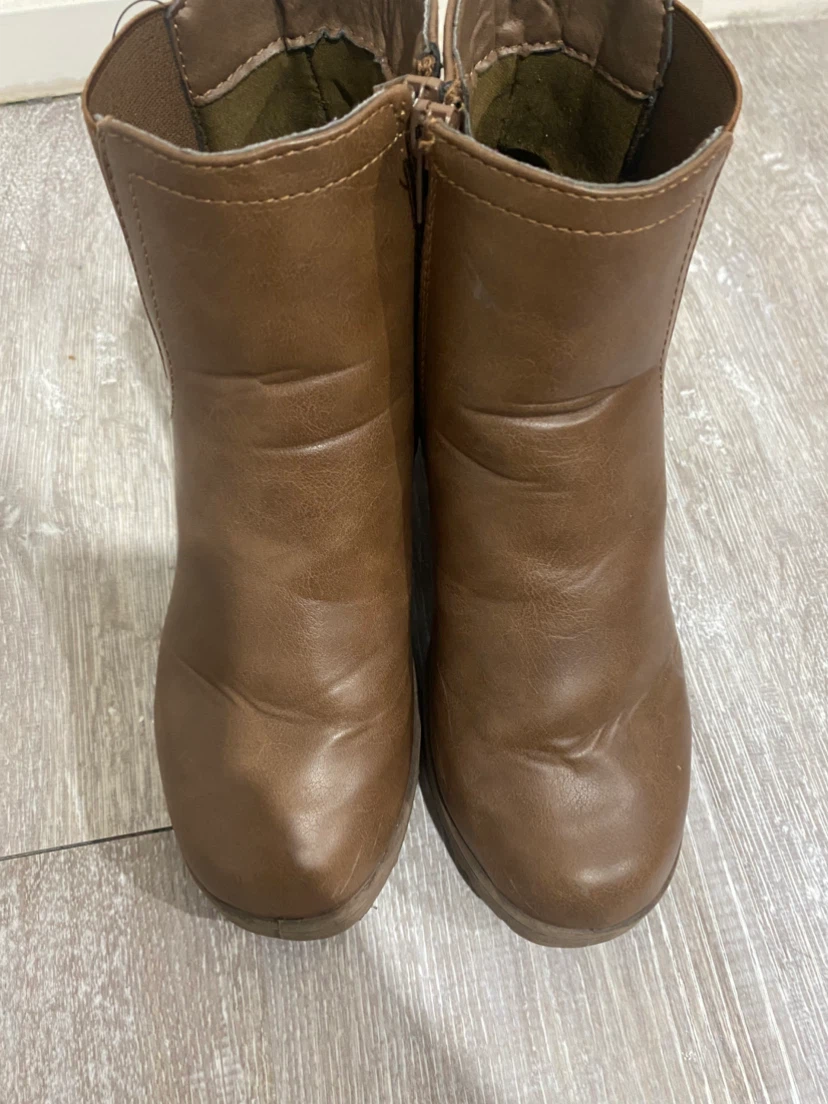 Chic Cognac Brown Heeled Ankle Boots – Size 6