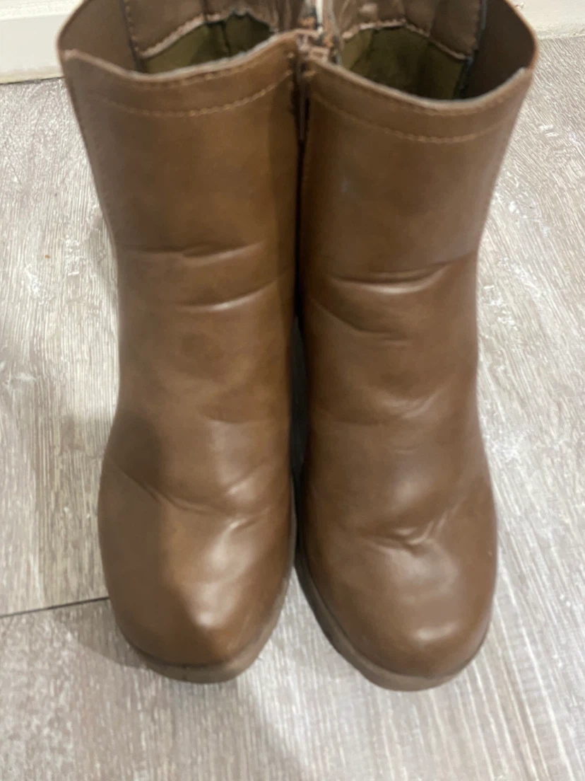 Chic Cognac Brown Heeled Ankle Boots – Size 6 - photo 2