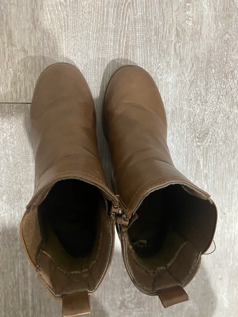 Chic Cognac Brown Heeled Ankle Boots – Size 6 - photo 3