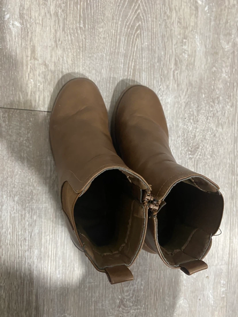 Chic Cognac Brown Heeled Ankle Boots – Size 6 - photo 5
