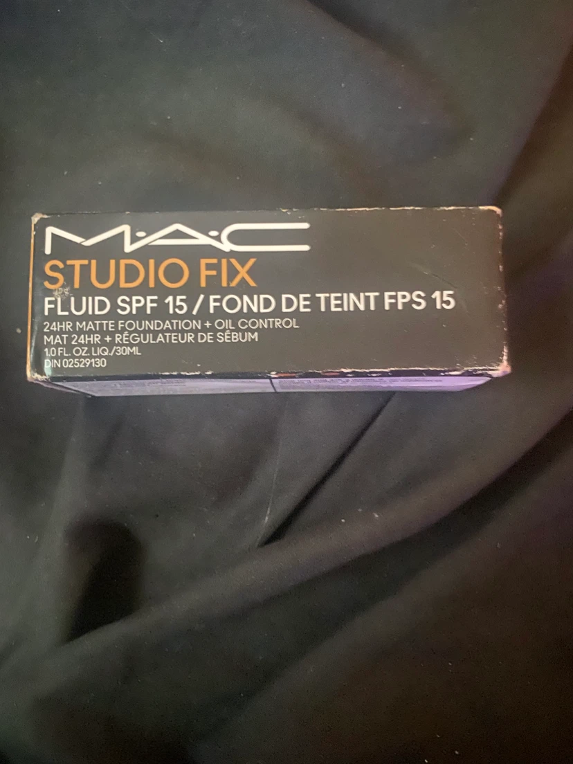 MAC Studio Fix Fluid Foundation SPF 15