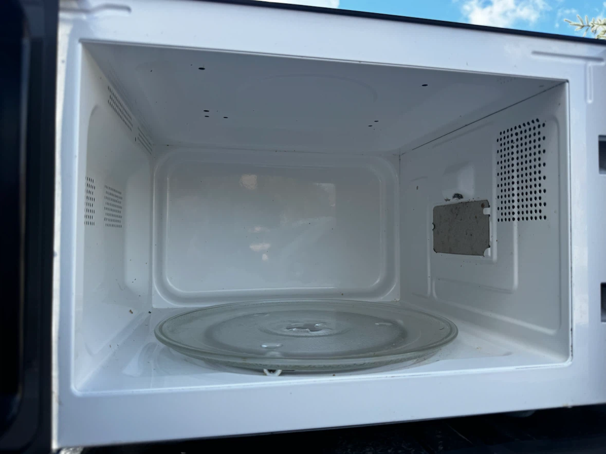 RCA Black Countertop Microwave - photo 3