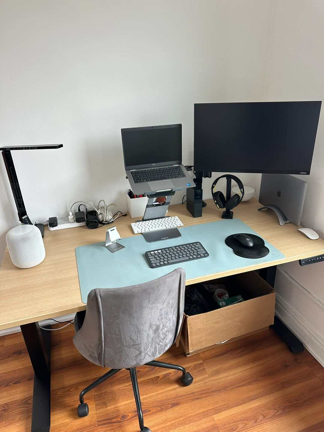 Steelcase Adjustable Height Standing Desk – Excellent Condition - photo 2