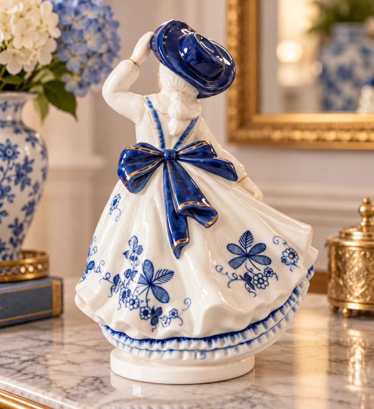 Vintage Porcelain Figurine Lady in Blue and White - photo 2