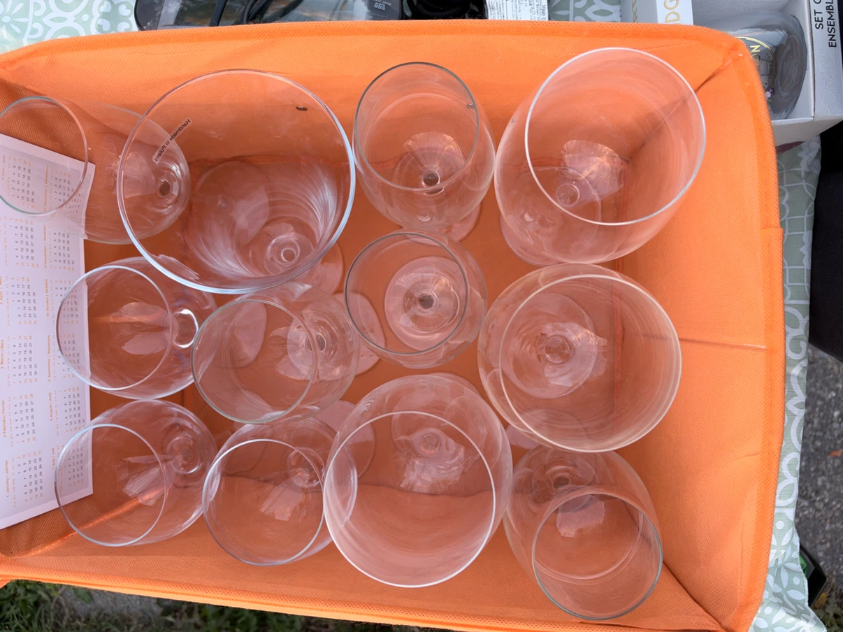 Set of 11 assorted clear wine glasses - photo 2