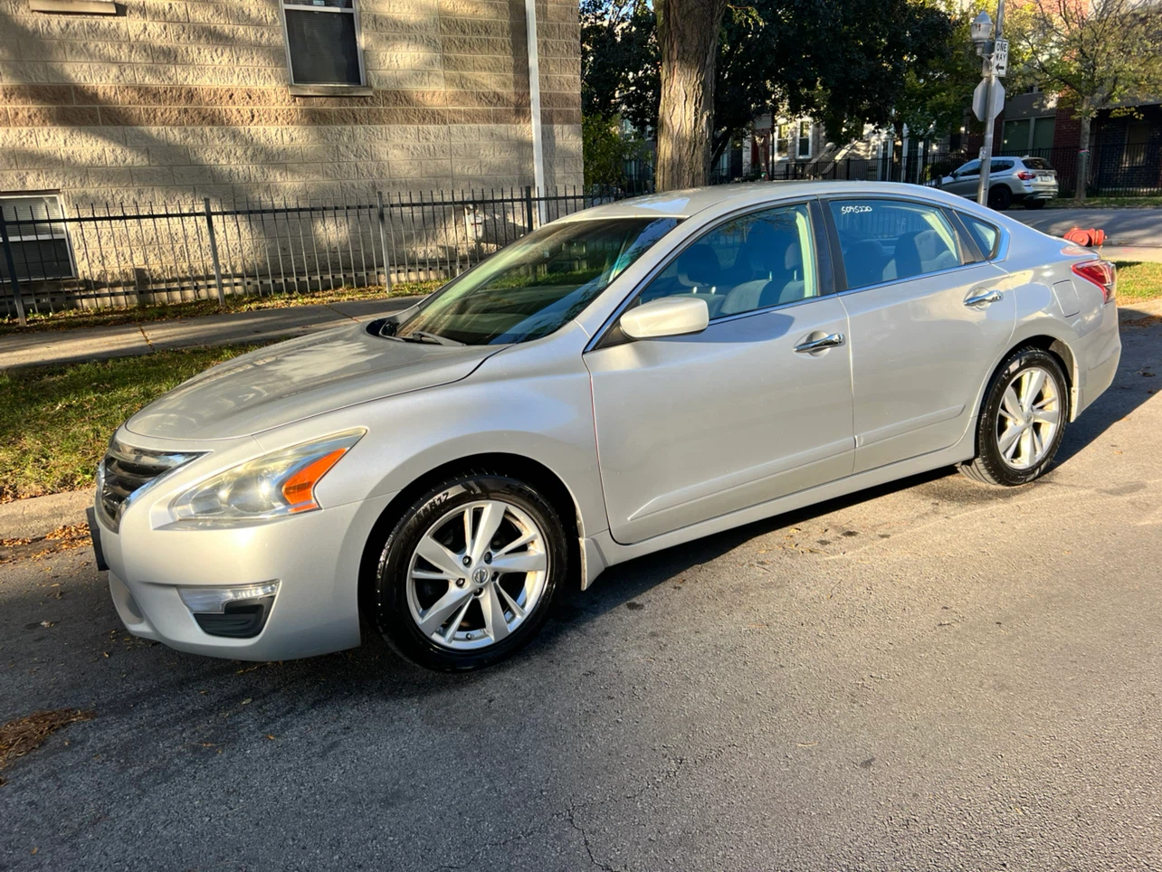 2013 Silver Nissan Altima SV