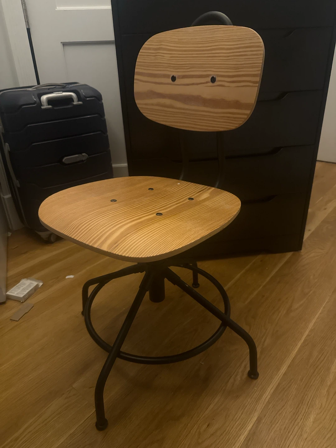 Wooden Swivel Chair - photo 2