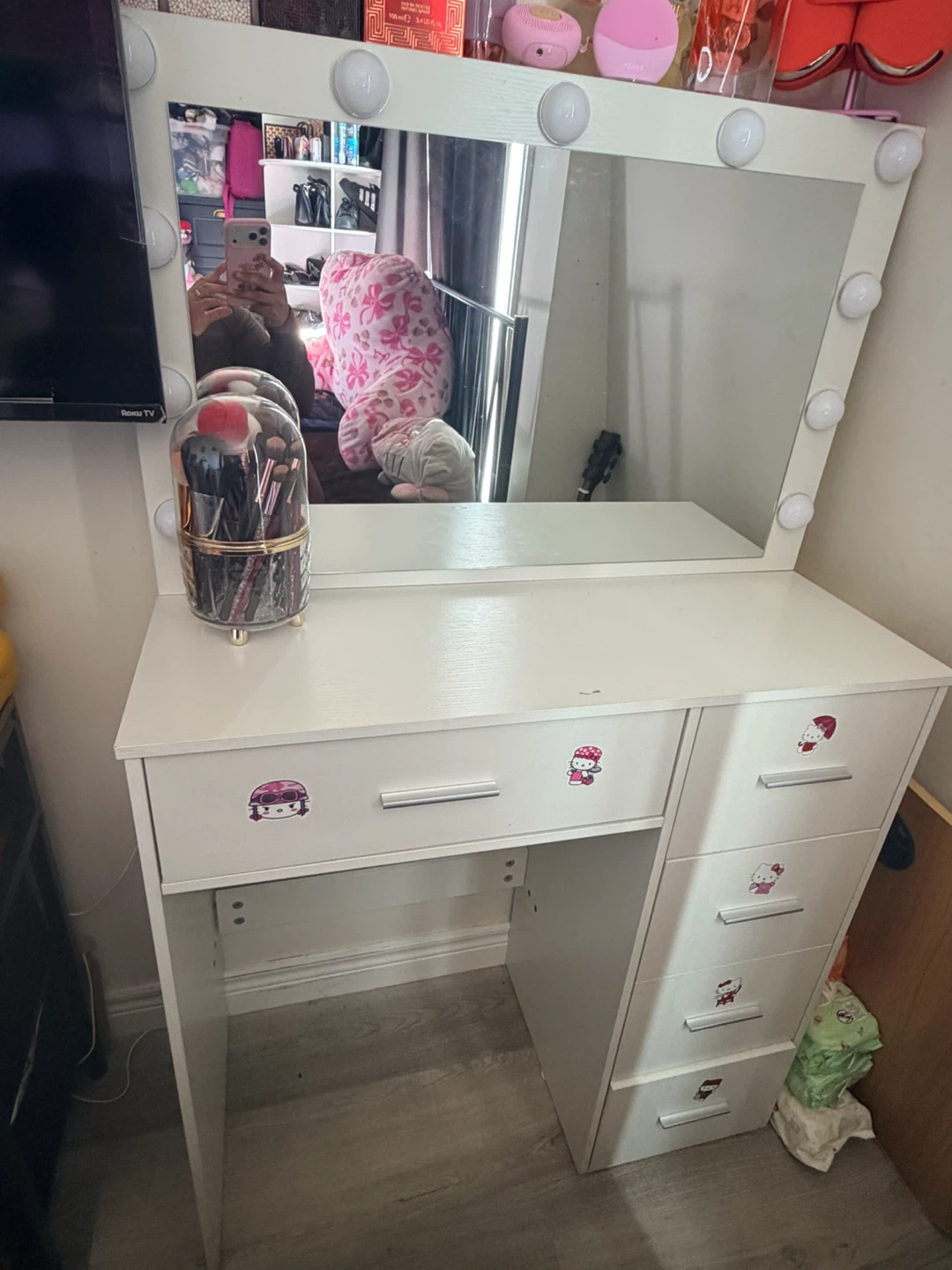 White Vanity Table with Lighted Mirror - photo 2